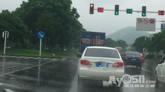 從“另一撞隔離墩”談起 完善交通設(shè)施，關(guān)乎安全與發(fā)展的雙重命題