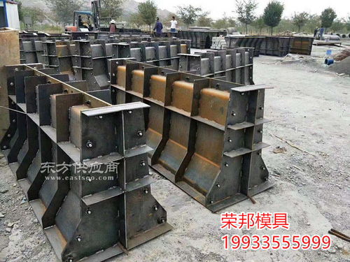 道路隔離墩的作用、常見(jiàn)間距與日用品巧思